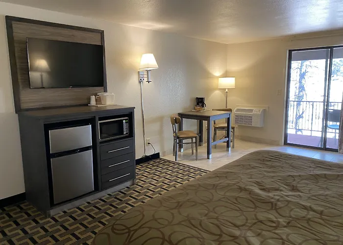 Motel In The Pines 2*